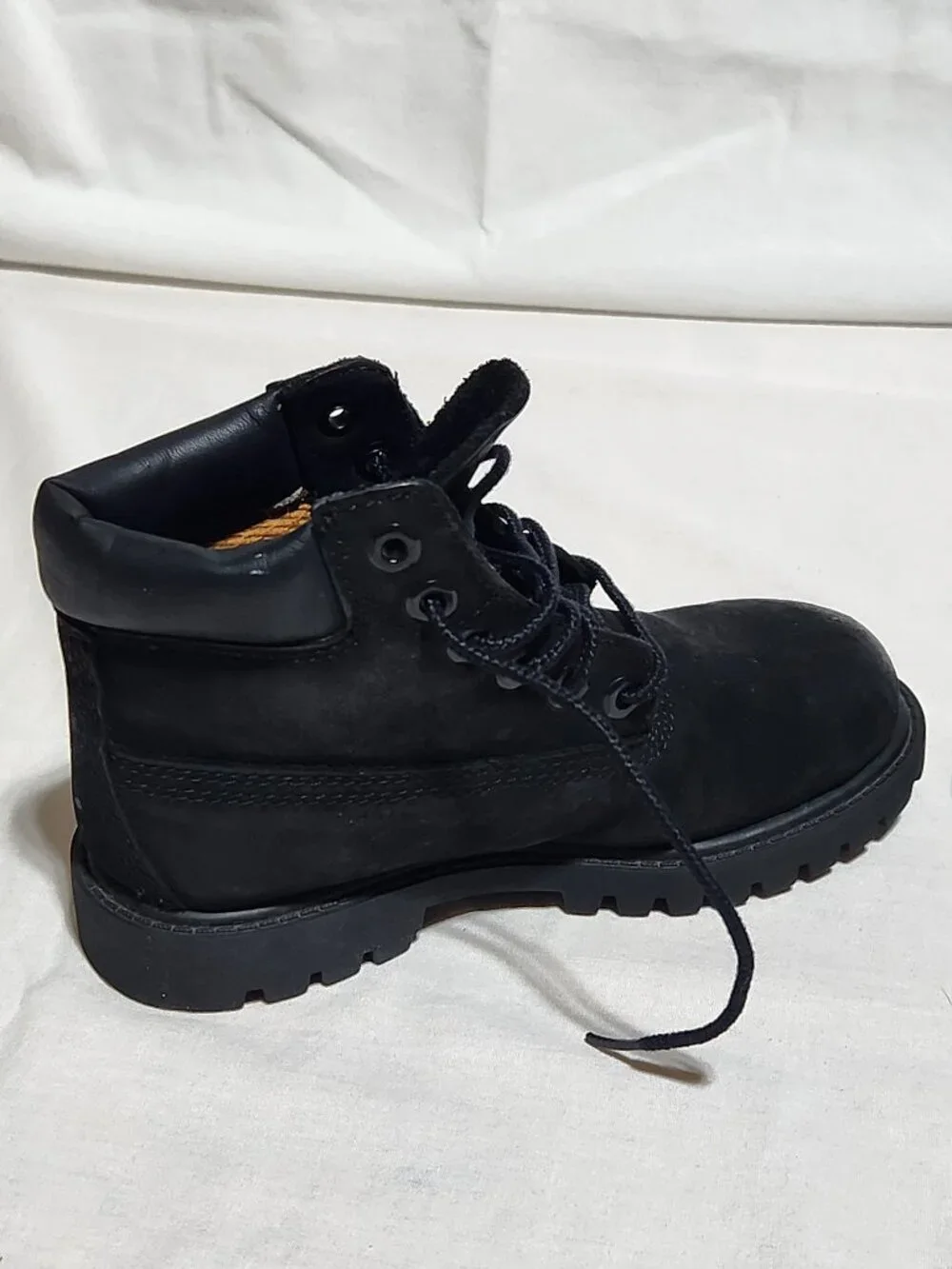 Timberland Girls’ Black 6‑Inch Boots – Size 11W | Perfect for Back‑to‑School!